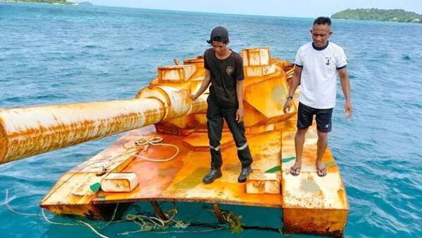 Misterius, Benda Mirip Tank Ditemukan Mengapung di Perairan Natuna