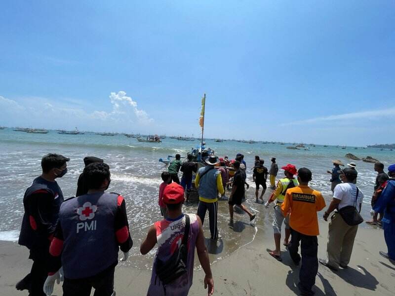 Tim SAR Gabungan Temukan Nelayan yang Jatuh di Perairan Lebak