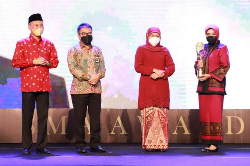 Lewat Ajang SMA Awards, Khofifah Beri Apresiasi Tertinggi Inovasi