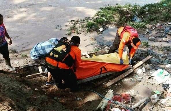 Heboh, Warga Temukan Mayat Lelaki di Kali Bekasi saat Hendak Buang Sampah
