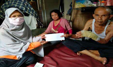 Rumah Zakat Bantu Penderita Patah Tulang
