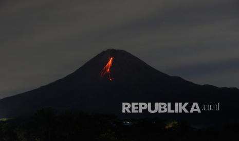 Gunung Merapi Luncurkan 10 Kali Guguran Lava Pijar