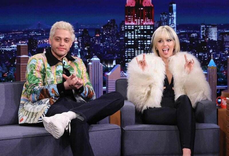 Kim Kardashian Unfollow Miley Cyrus, Cemburu soal Pete Davidson?