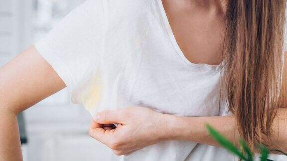 Begini Cara Menghilangkan Noda Kunyit di Baju Moms, Gak Perlu Pemutih!