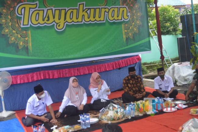 Bupati Ipuk Fiestiandani Janji Muluskan Jalan di Banyak Titik