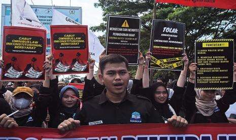 In Picture: Demo Buruh di Kantor Gubernur Banten