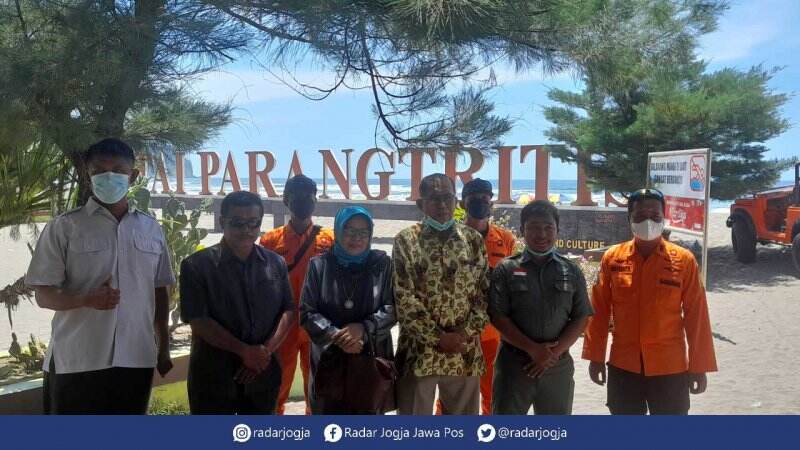 Minim Rambu Peringatan Bahaya Palung Laut