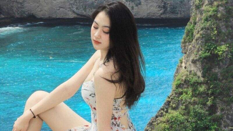 5 Outfit ke Pantai ala Laviolaneta Nathasya, TikToker Cantik Jago Goyang!