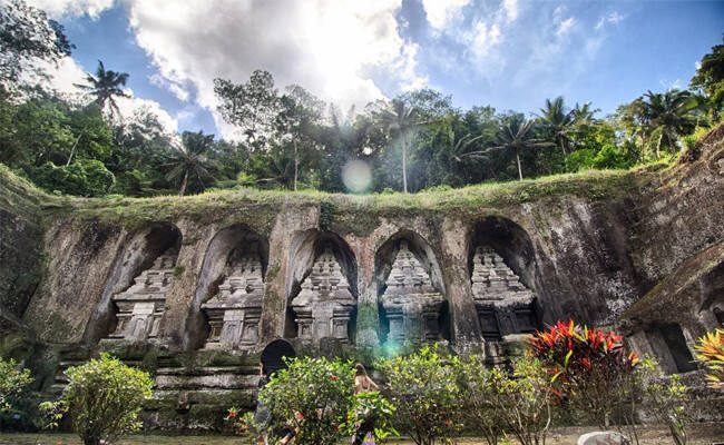 Kerap Dikunjungi Peziarah saat Awal Tahun, Berikut 5 Ritual Pesugihan di Gunung Kawi yang Fenomenal