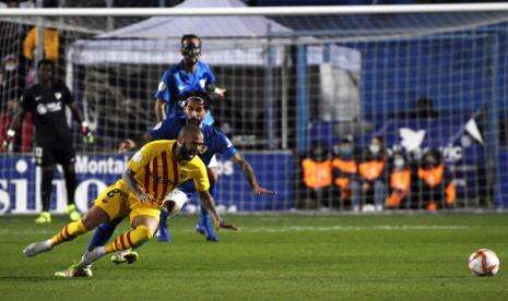 Debut Dani Alves di Barcelona Berjalan Mulus
