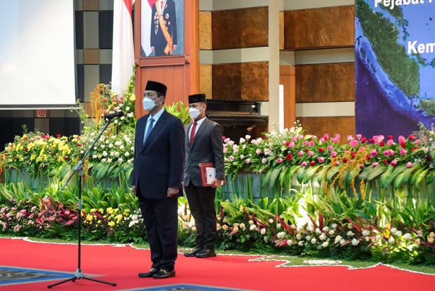 Menko Luhut Kasih Peringatan: Pejabat Tak Profesional Harus Diganti