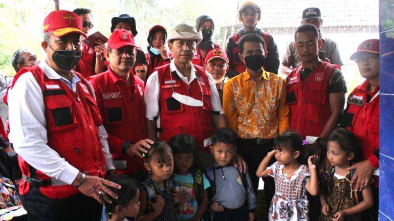Pimpinan Relawan Siaga Kunjungi Desa Yang Terdampak Parah Erupsi Semeru