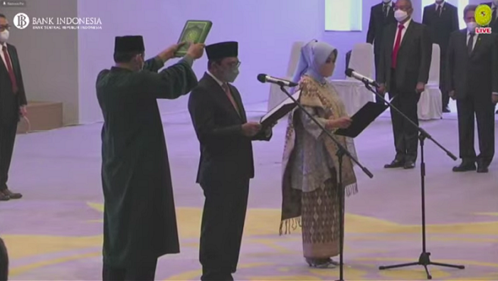 Juda Agung dan Aida Budiman Resmi Dilantik Jadi Deputi Gubernur BI