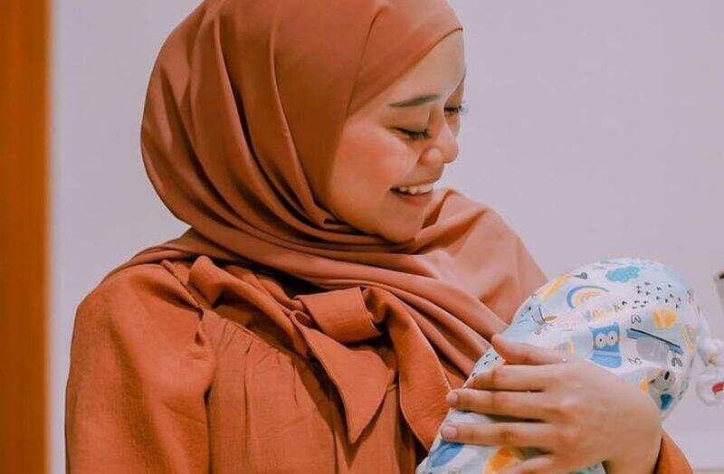 Lesti Kejora Gendong Bayi Gemas Dibedong Rapat, Netizen: Muka Baby L Kapan Bisa Dilihat?