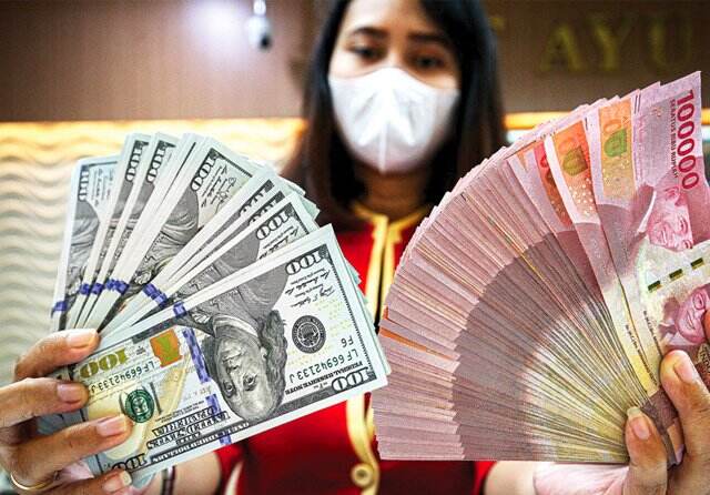 Omicron Hingga Kebijakan Larangan Ekspor Buat Rupiah Susah Bergerak