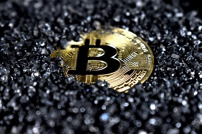 Ekspektasi Kenaikan Suku Bunga Bikin Harga Bitcoin Rontok