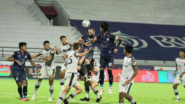 Pasang 4 Pemain Muda di Liga 1, Pelatih Arema FC Tak Punya Pilihan Lain?