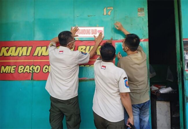 Label Bakso Mengandung Babi Sudah Ditempel oleh Pemilik Kios dan Pol PP Kota Tasik