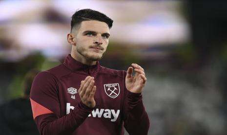 Kejar Declan Rice, Chelsea Terlibat Persaingan dengan Manchester United