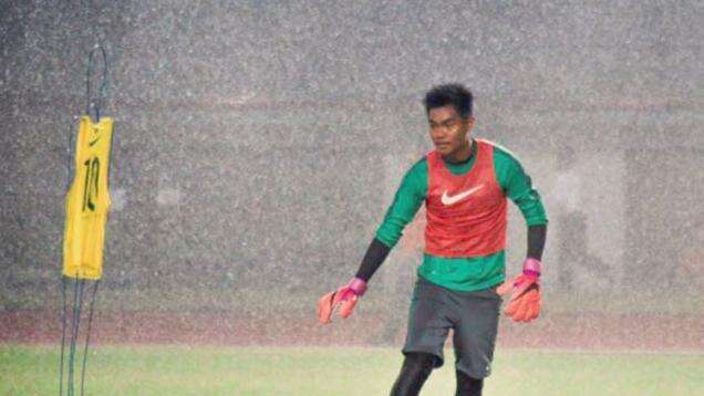 Liga 1: Kode Emot Kuning, Kiper Arema FC Merapat ke Barito Putera?