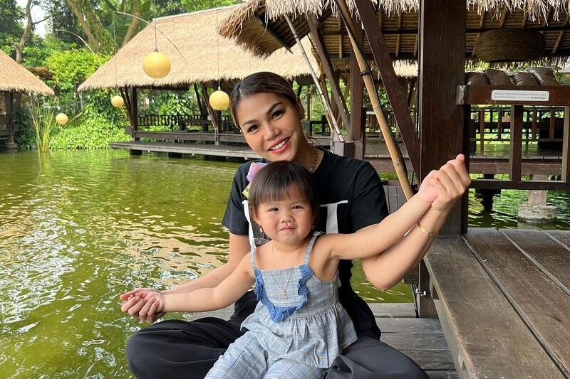 Tuntun Anak Baca Doa Makan, Katty Butterfly Tuai Pujian Warganet