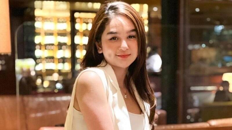 Pesona Hana Hanifah dengan Bikini Hitam Sambil Nikmati Floating Breakfast