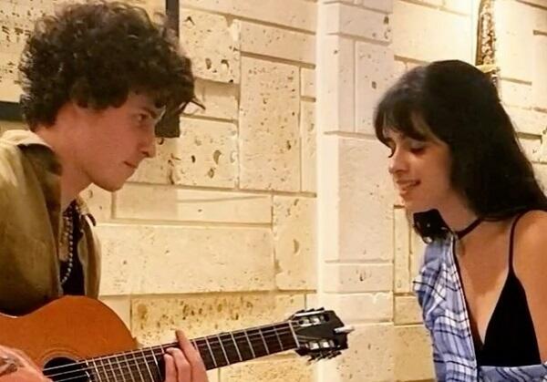 Camila Cabello dan Shawn Mendes Kepergok Jalan Bareng, CLBK?