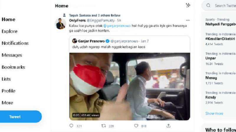 Ganjar Dinasihati Netizen Saat Rekam Jokowi "Lempar" Kaos dari Mobil