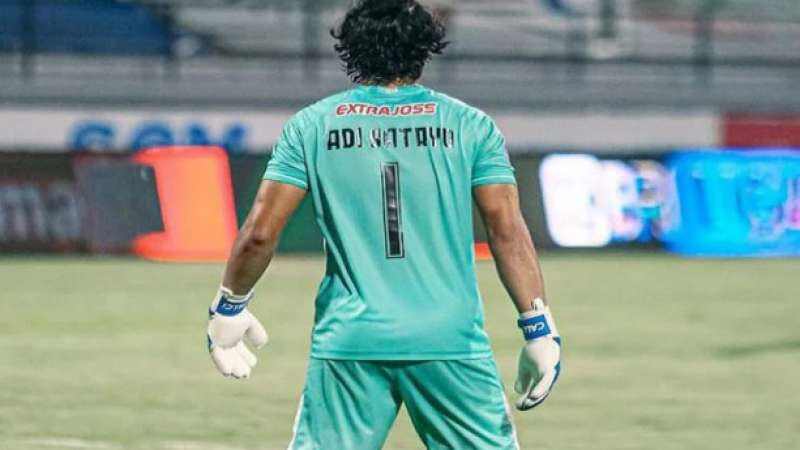 Mengerikan! Kiper Kolaps di Lapangan, Javier Rocha Lari Masuk Lapangan Lalu Dikartu Merah