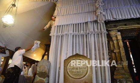 Peziarah Makam Wali Songo Diingatkan Disiplin Prokes