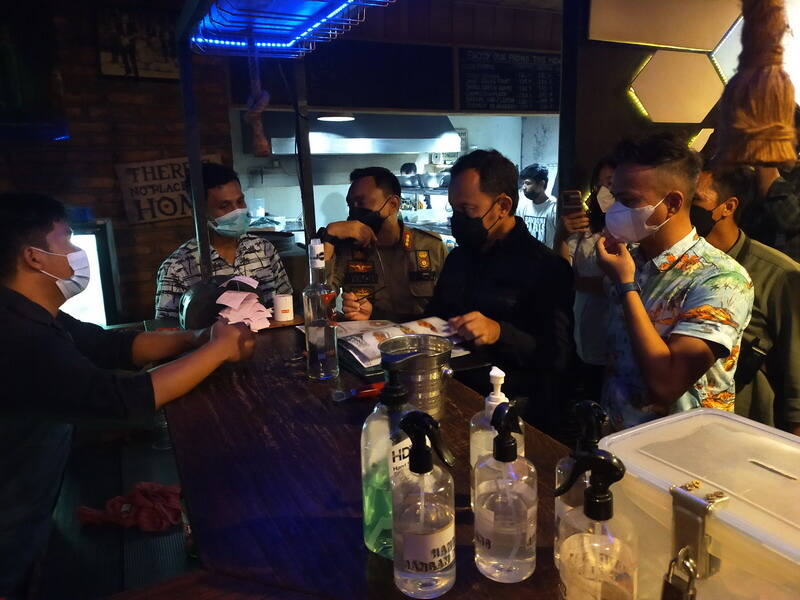 Sidak Kafe dan Tertibkan Alun-Alun, Bima Arya Ingatkan Masyarakat Tak Euforia Berlebihan