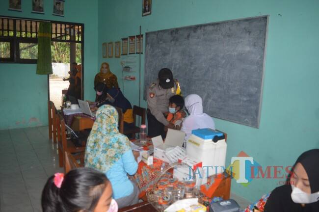 Puskesmas Jajag Banyuwangi Gelar Program Vaksinasi bagi Siswa SD