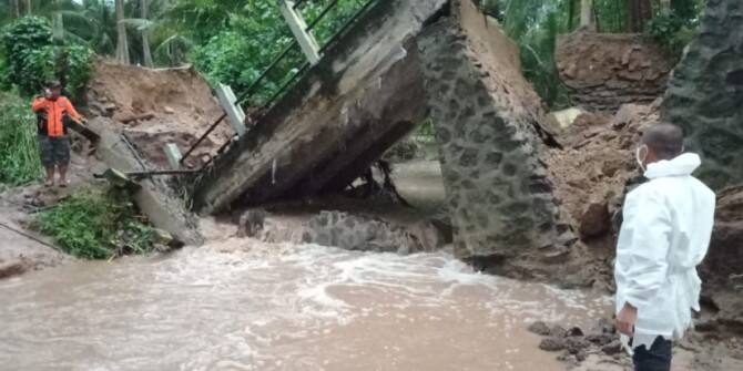 Hujan Intensitas Tinggi dan Angin Kencang Akibatkan Jembatan Putus