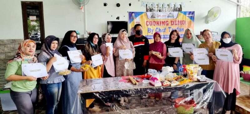 Emak-Emak Serbu Demo Masak di Kedai Rasa Kotabaru Bareng Chef Taufan