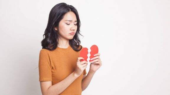 Kasihan... 3 Zodiak Ini Sering Banget Alamai Patah Hati, Cancer Paling Ambyar!