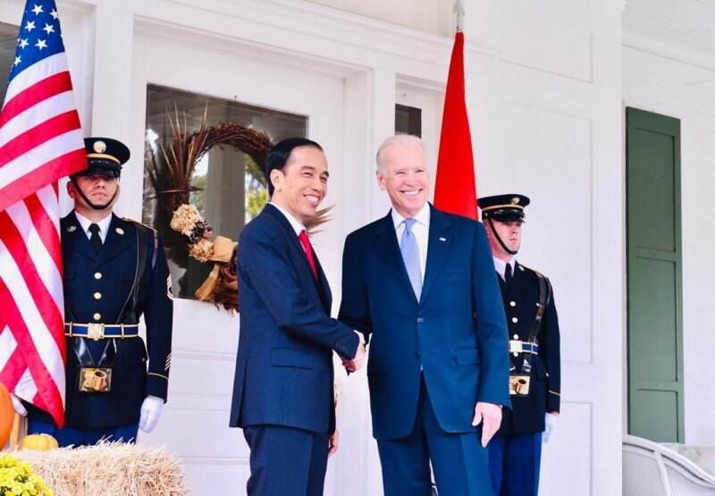 Tingkat Kepercayaan Terhadap Kinerja Jokowi di Atas Joe Biden