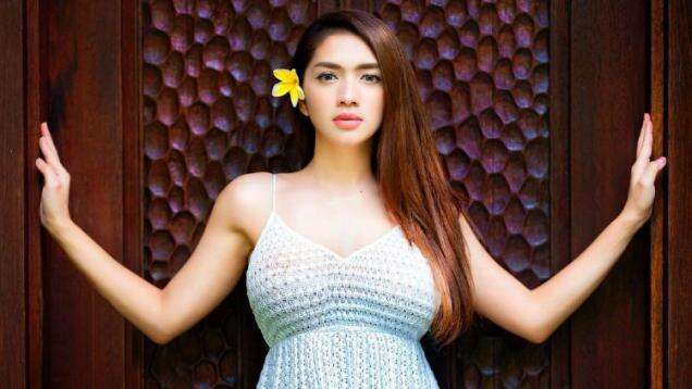 Angel Karamoy Joget Seksi di Kolam Renang, Netizen Langsung Heboh