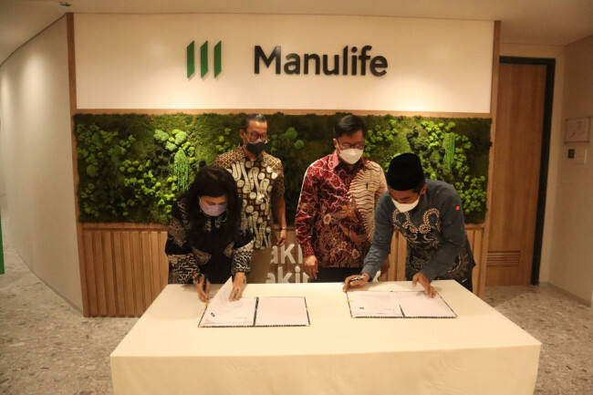Salurkan Wakaf, Manulife Indonesia Gandeng Institut Pertanian Bogor