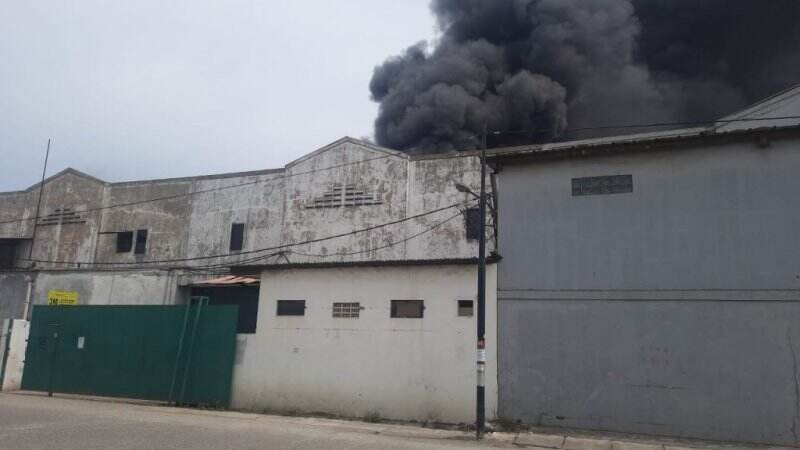 Pabrik Ember di Tangerang Terbakar Hebat; Damkar DKI Jakarta sampai Ikut Bantu