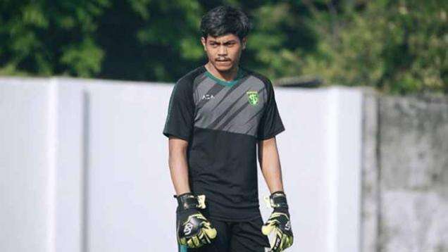 Liga 1: Kiper Persebaya, Andhika Ramadhani Ternyata Striker Berbakat