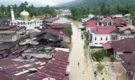 Korban Banjir di Solok Butuh Bantuan Logistik