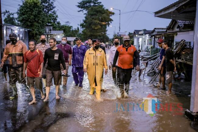 2 Warga Terseret Banjir Jember, 1 Tewas dan 1 Masih Dicari