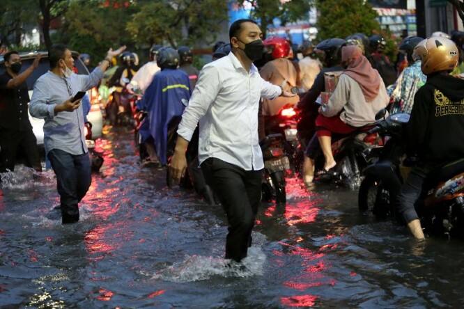 Permintaan Maaf Wali Kota Surabaya Soal Genangan Tuai Pujian