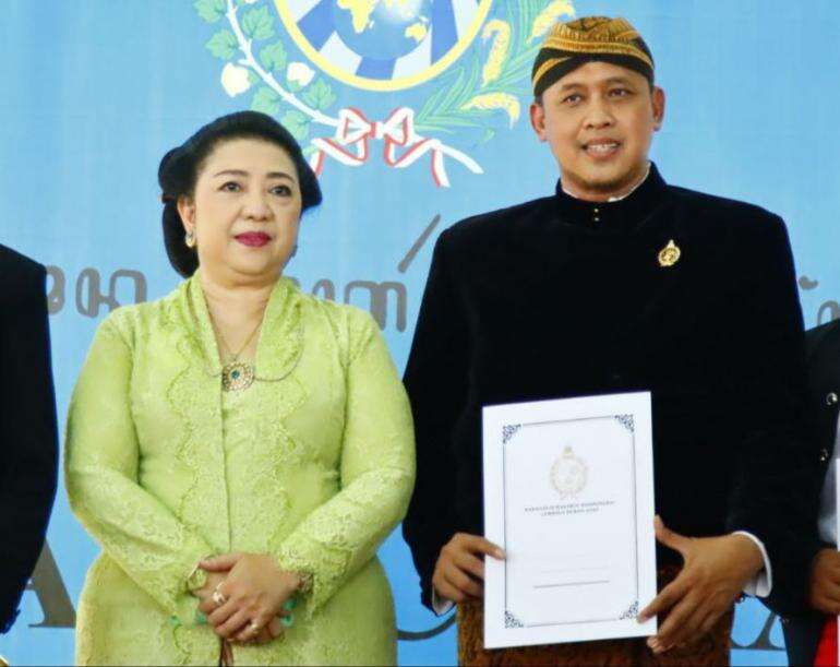 Plt Wali Kota Bekasi Dianugerahi Gelar Kanjeng Raden Plt Dari Keraton Surakarta