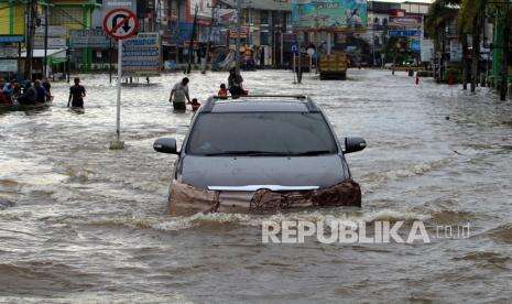Banjir Bandang Terjang Jember, Satu Mobil Terseret Arus