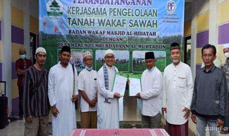 Badan Wakaf Masjid Al-Hidayah Gandeng Pesantren Pemberdayaan Al-Muhtadiin, Sukabumi