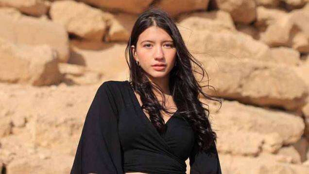 Cassandra Lee Cantik Berjemur Nikmati Angin Pantai, Netizen: Wanita Terindah