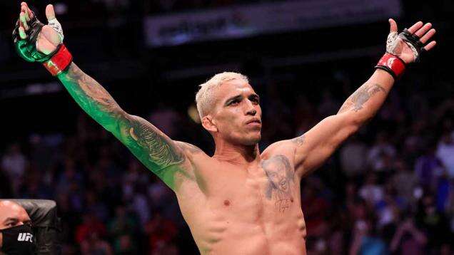 Usai `Habisi` Justin Gaethje dalam Duel Singkat, Charles Oliveira Luapkan Kemarahannya pada UFC
