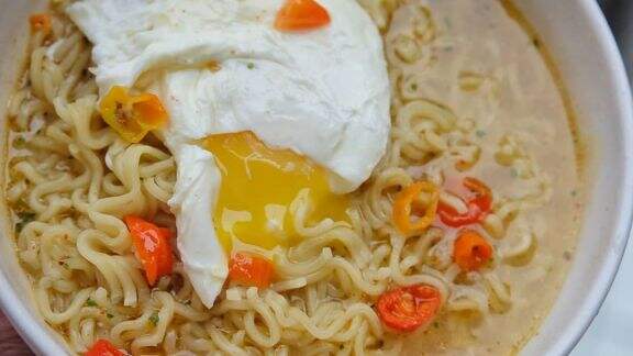 Makan Mie Instan Campur Nasi? Siap-siap Terserang Penyakit Ini! Mematikan Euy...