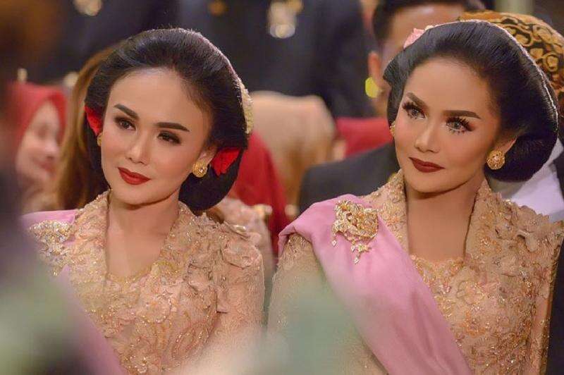 Krisdayanti dan Yuni Shara Tampil Anggun dengan Sanggul Jawa, Netizen: Mirip Banget